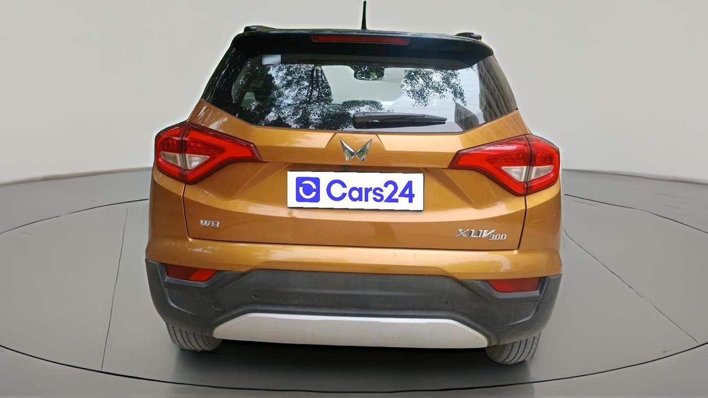 2022 Mahindra XUV300 W8 (O) 1.2 PETROL, Petrol, Manual, 35,277 km, exterior