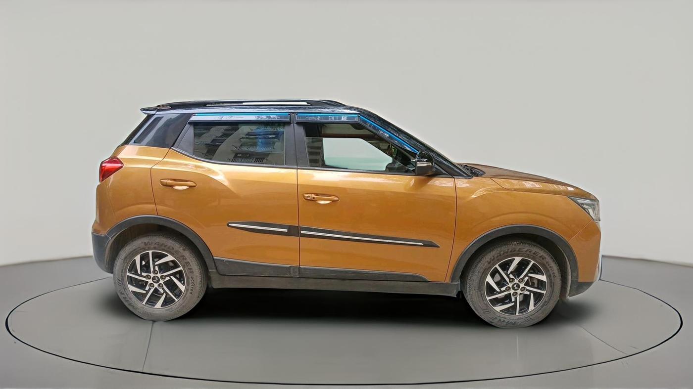 2022 Mahindra XUV300 W8 (O) 1.2 PETROL, Petrol, Manual, 35,277 km, exterior
