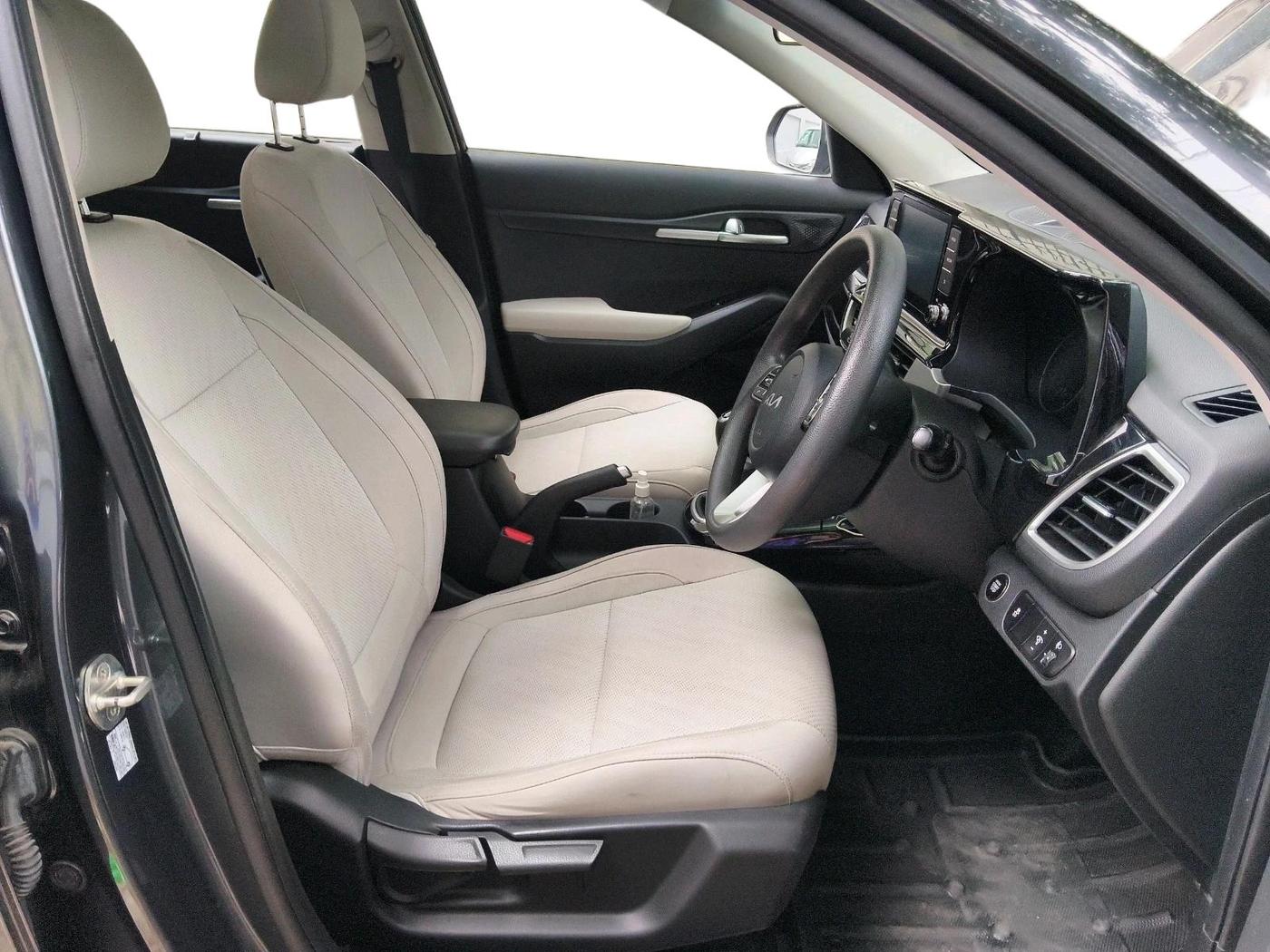 2022 KIA SELTOS HTK PLUS 1.5 IMT, Petrol, Manual, 14,216 km, interior