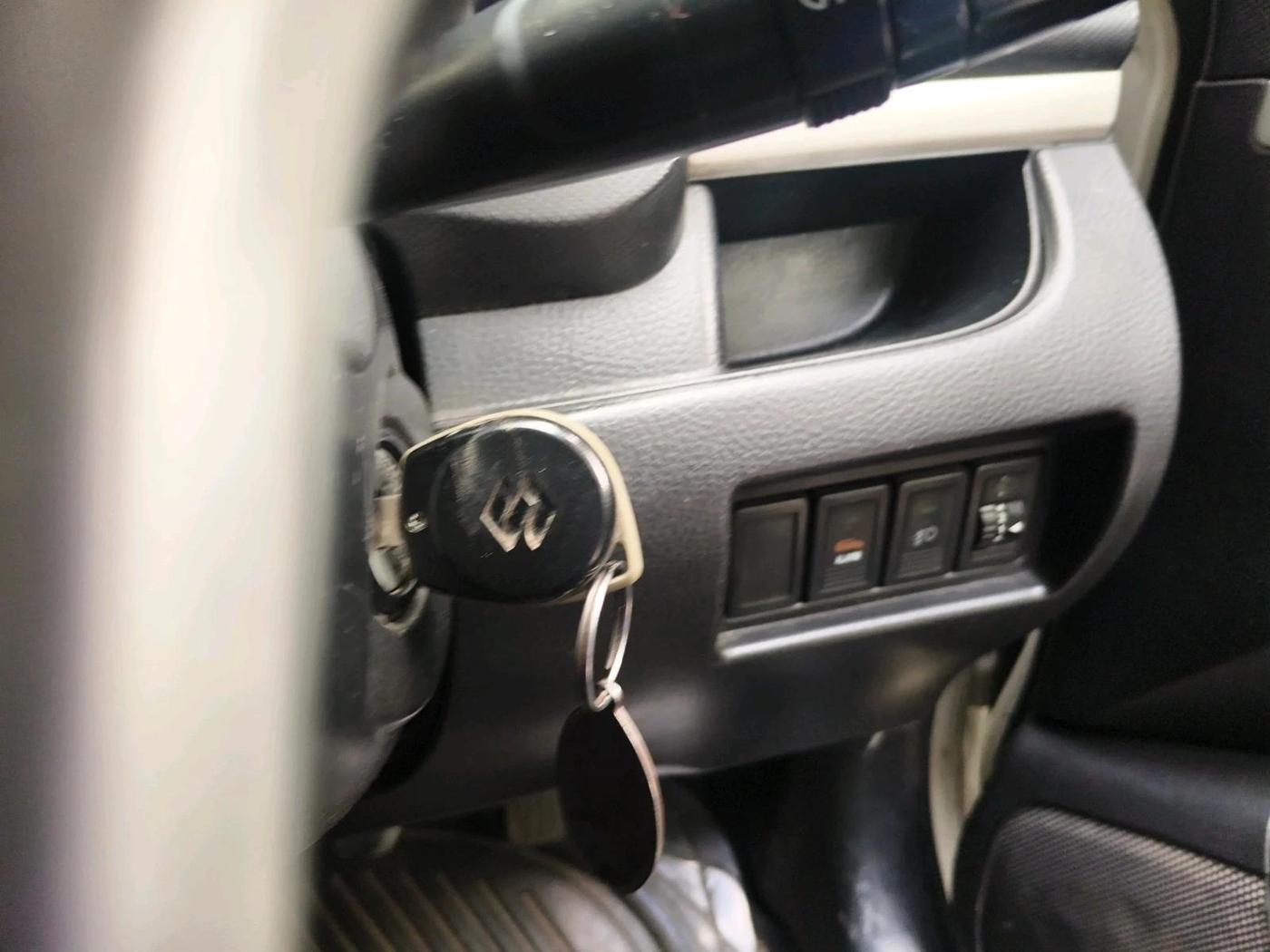 2012 Maruti Swift VXI, Petrol, Manual, 1,71,165 km, interior