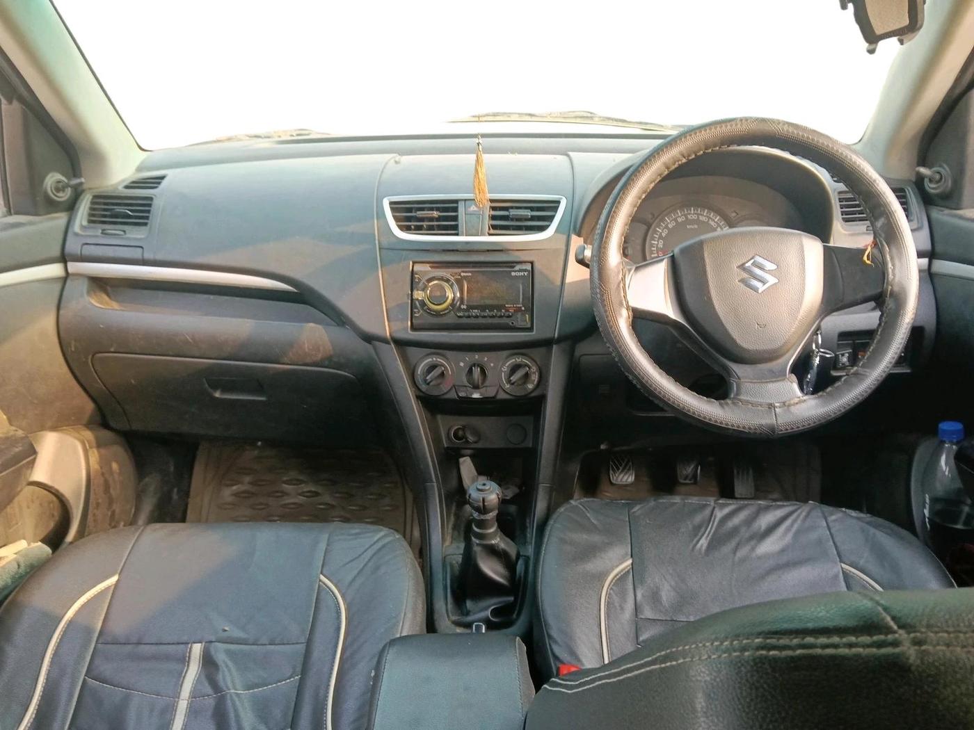 2016 Maruti Swift LXI (O), CNG, Manual, 69,487 km, interior