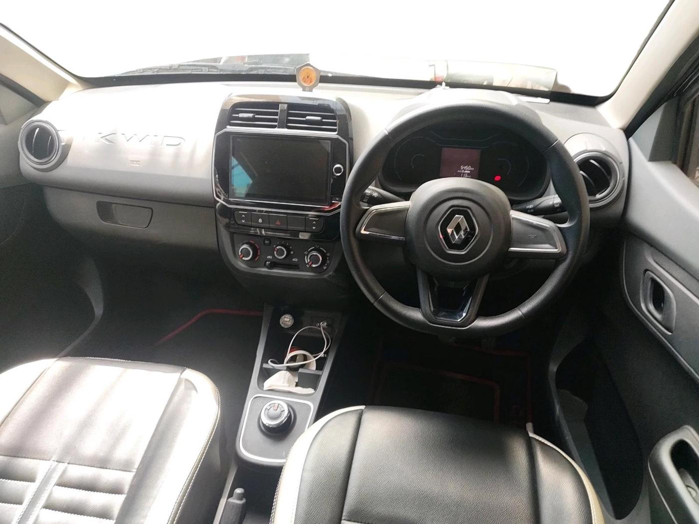 2021 Renault Kwid RXT 1.0 AMT (O), Petrol, Automatic, 5,450 km, interior