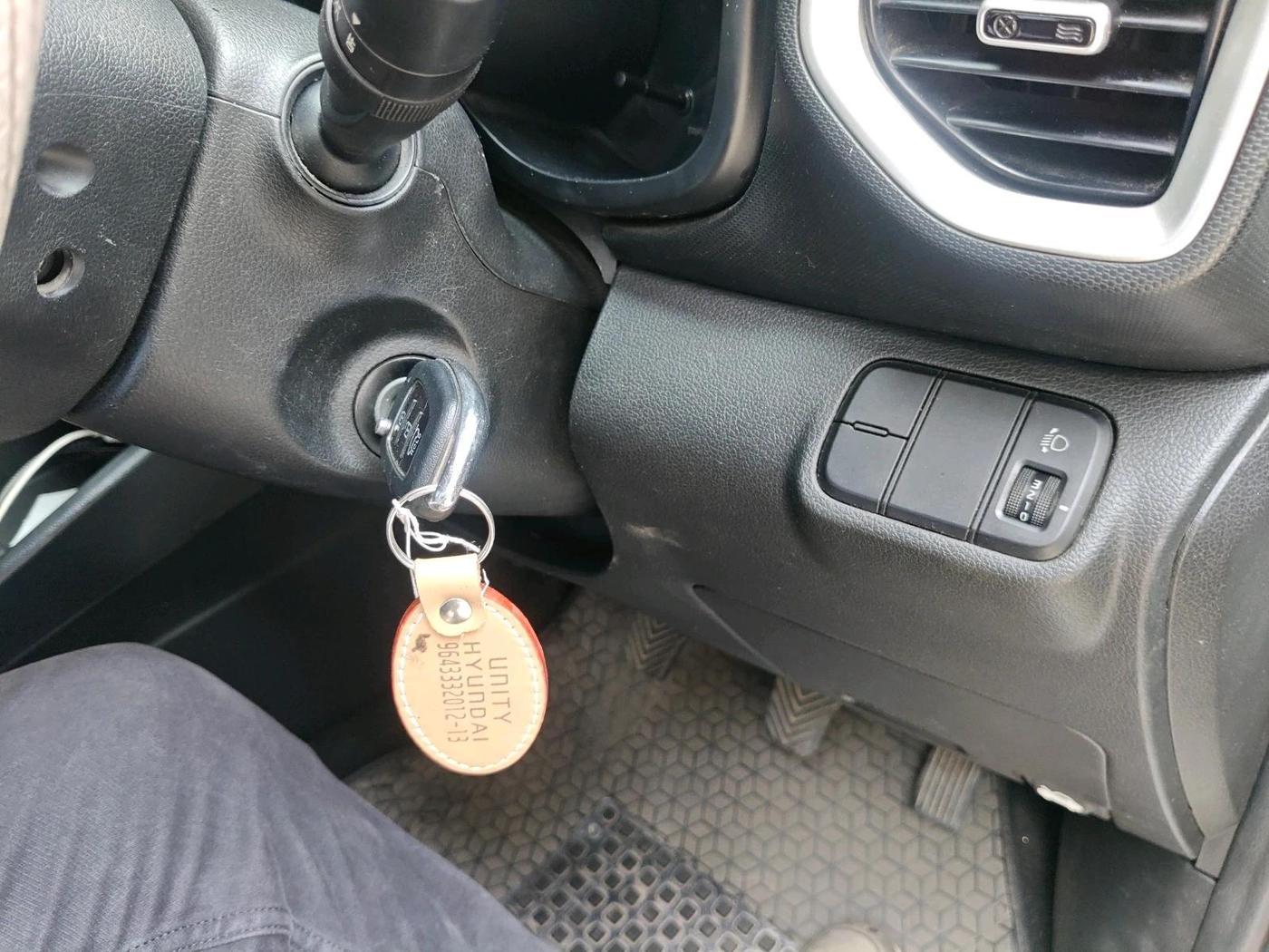2019 Hyundai VENUE S 1.2, Petrol, Manual, 1,04,484 km, interior