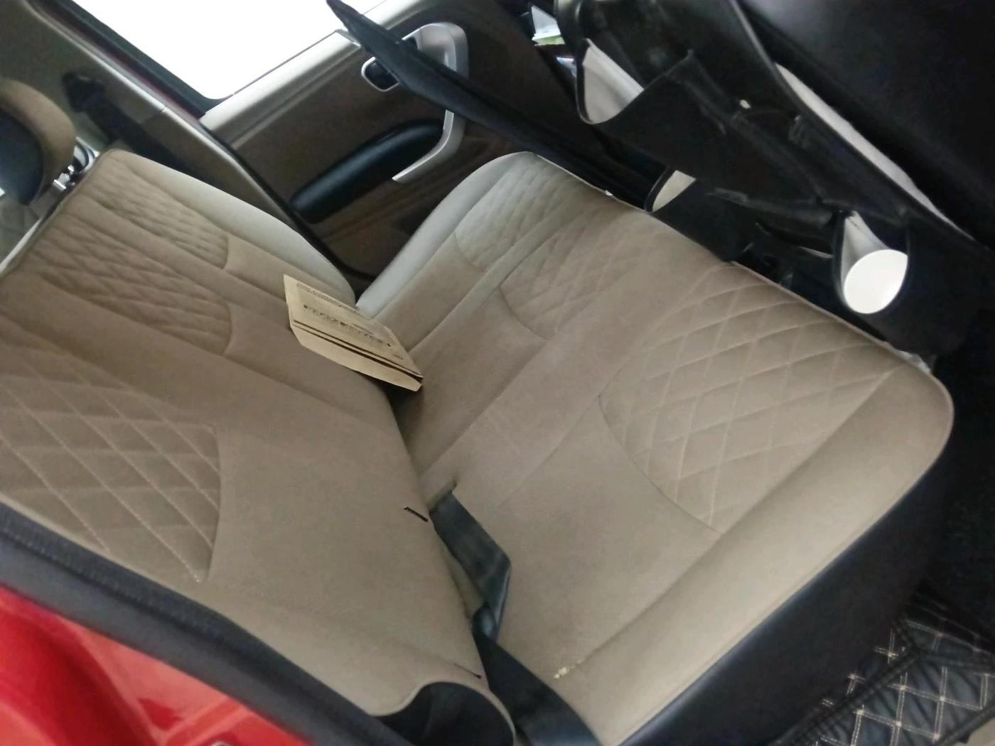 2017 Mahindra TUV300 T10 AMT DUAL TONE, Diesel, Automatic, 74,889 km, interior