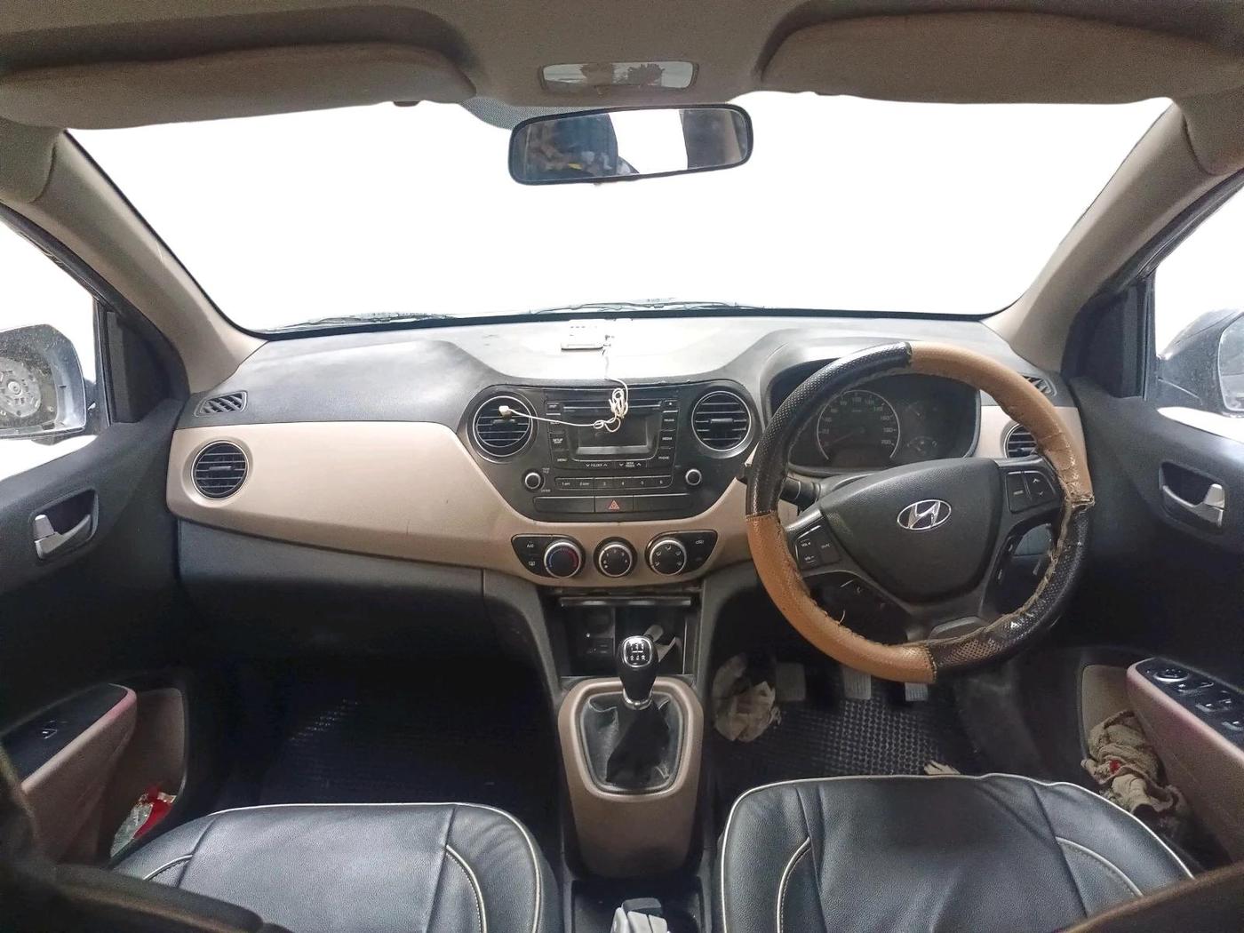 2015 Hyundai Grand i10 SPORTZ 1.2 KAPPA VTVT, Petrol, Manual, 1,16,330 km, interior