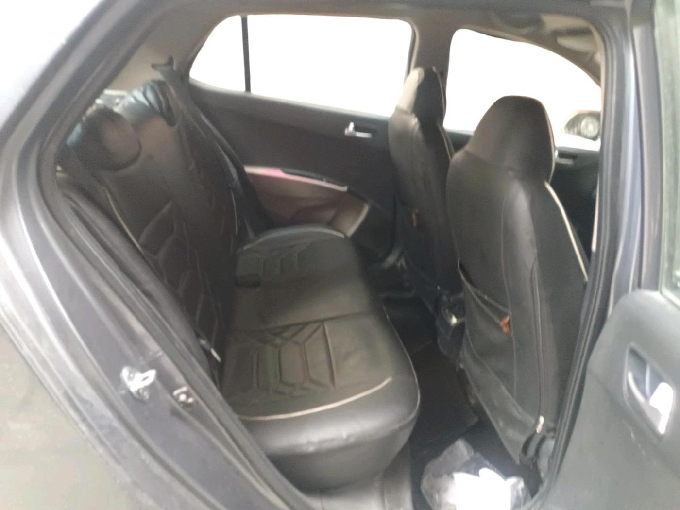 2015 Hyundai Grand i10 SPORTZ 1.2 KAPPA VTVT, Petrol, Manual, 1,16,330 km, interior