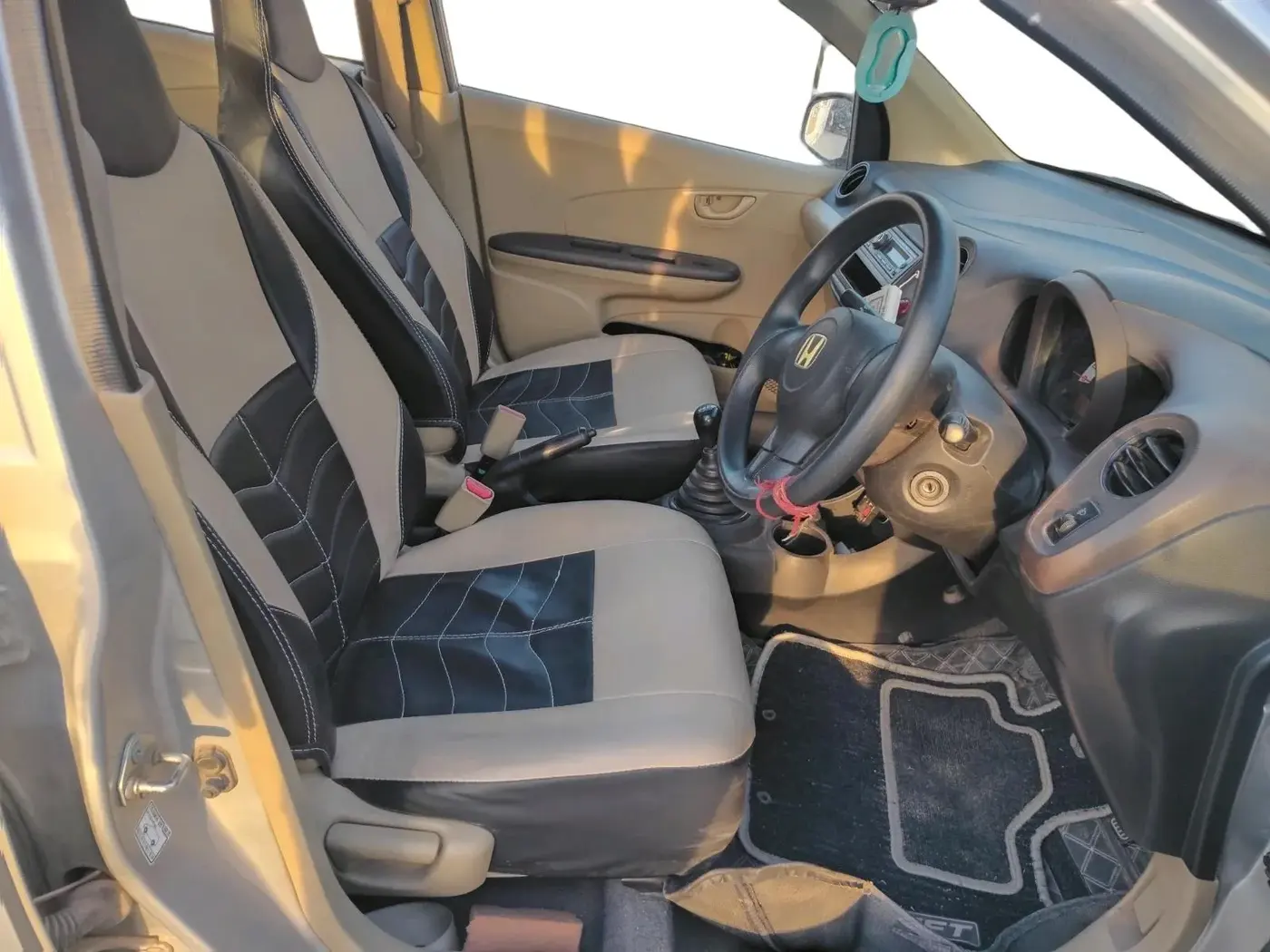 2012 Honda Brio EX MT, Petrol, Manual, 8,00,000 km, interior