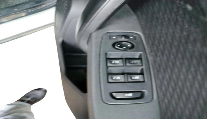 2022 Renault Kiger RXT MT, Petrol, Manual, 64,683 km, interior