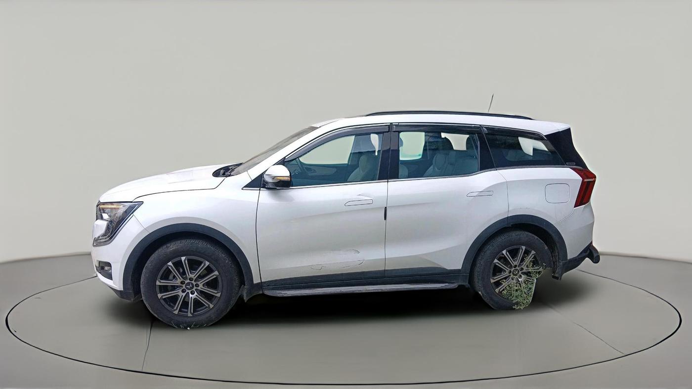 2022 Mahindra XUV700 AX 7 D MT 7 STR, Diesel, Manual, 41,588 km, exterior