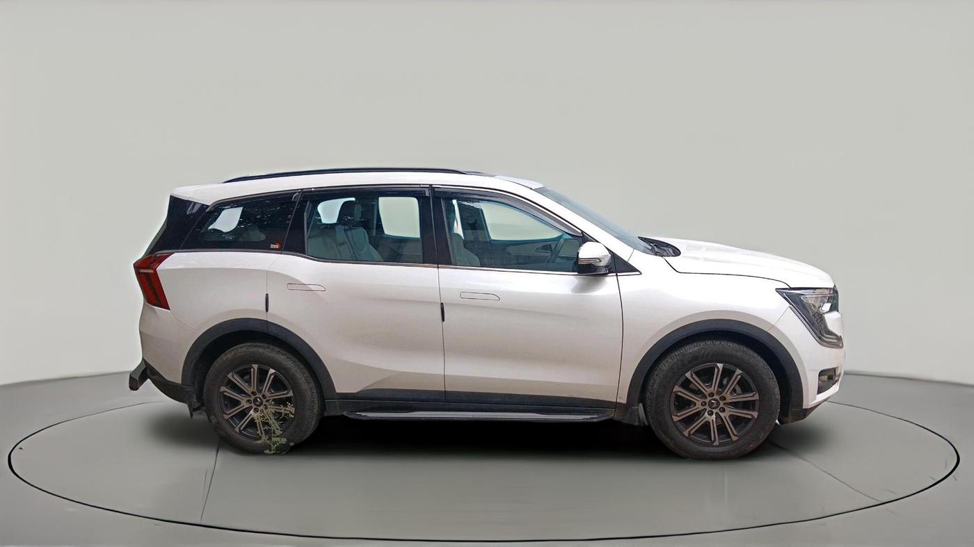 2022 Mahindra XUV700 AX 7 D MT 7 STR, Diesel, Manual, 41,588 km, exterior