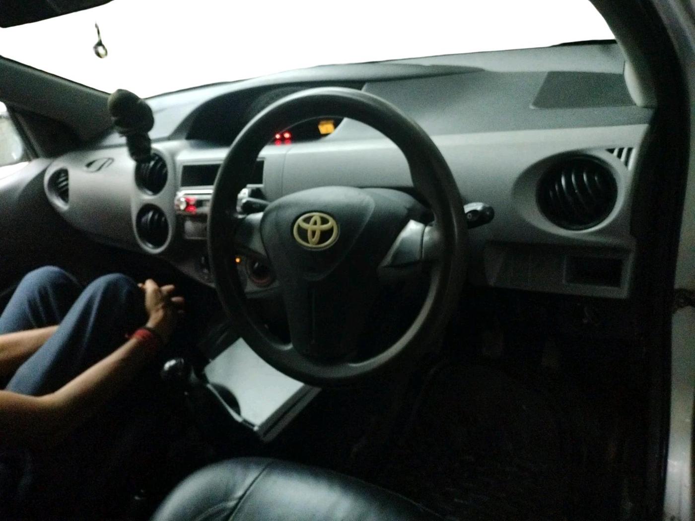 2011 Toyota Etios G, Petrol, Manual, 98,174 km, interior