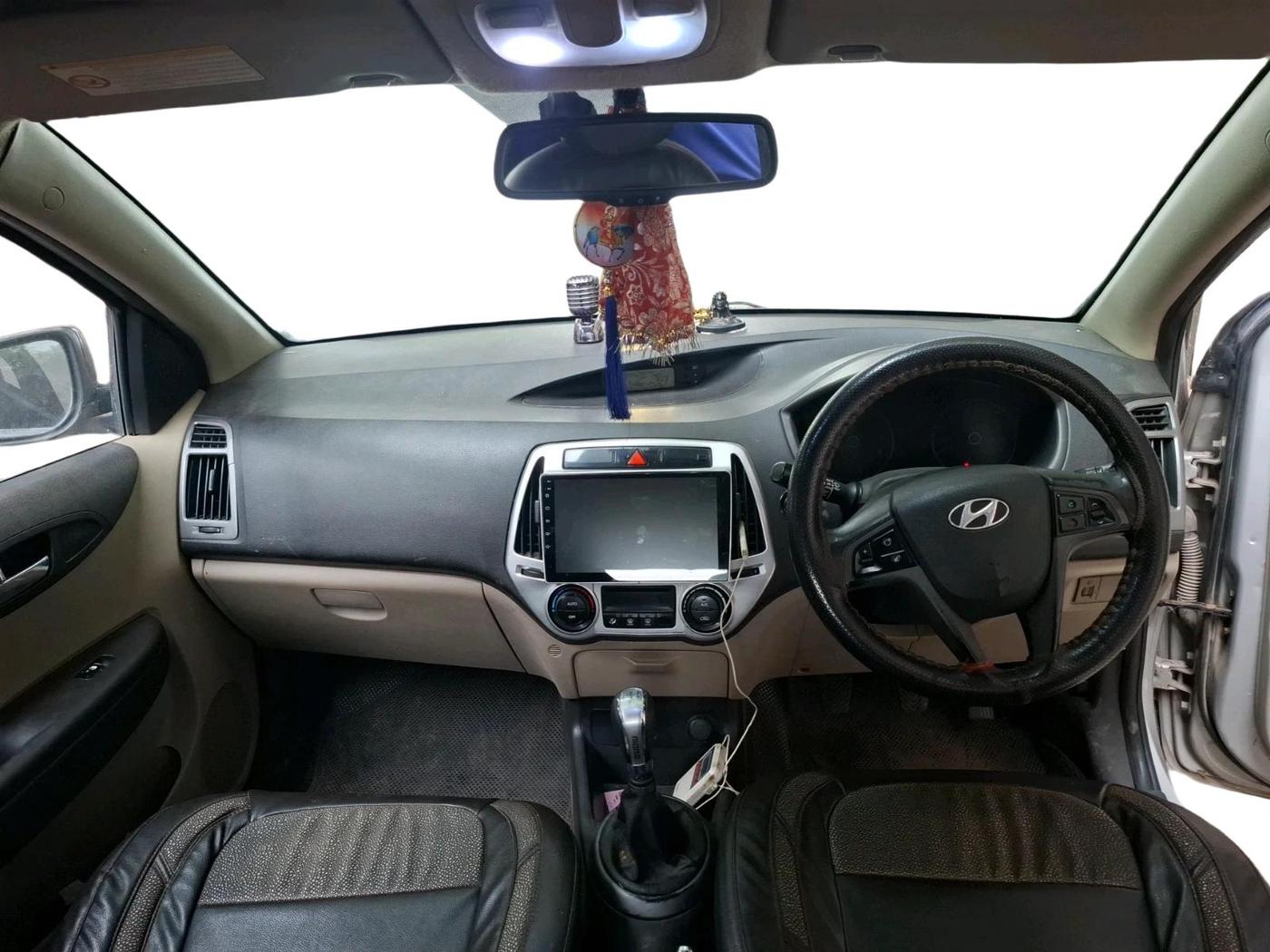 2014 Hyundai i20 ASTA 1.2, Petrol, Manual, 81,472 km, interior