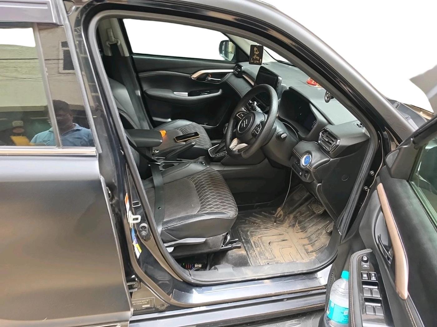 2024 Maruti Grand Vitara ALPHA PLUS HYBRID ECVT, Hybrid, Automatic, 27,394 km, interior