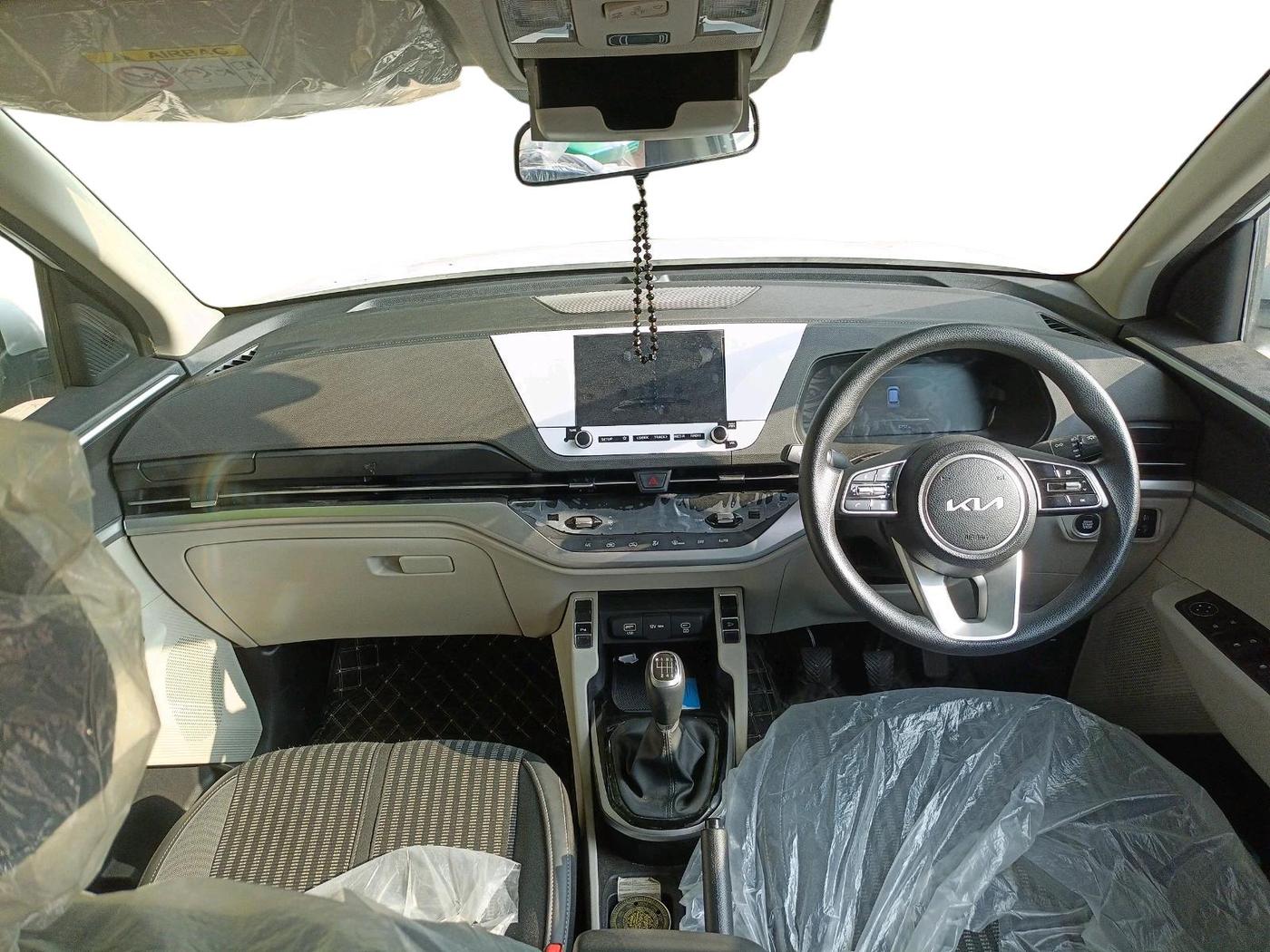 2024 KIA CARENS PRESTIGE 1.5 PETROL 7 STR, Petrol, Manual, 6,753 km, interior