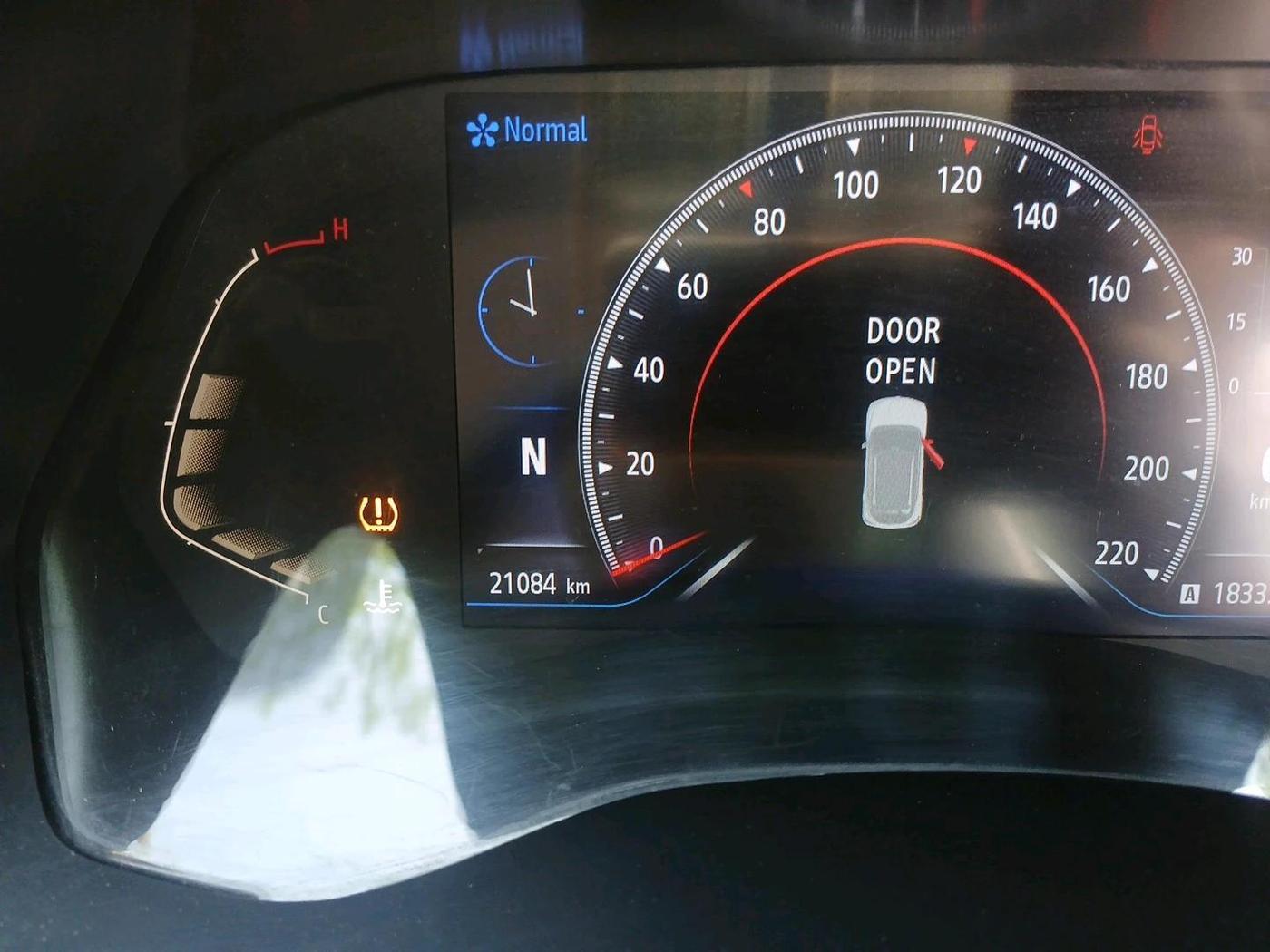 2023 Renault Kiger RXZ AMT, Petrol, Automatic, 21,084 km, interior