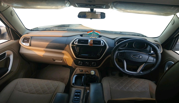 2017 Mahindra TUV300 T10, Diesel, Manual, 61,459 km, interior