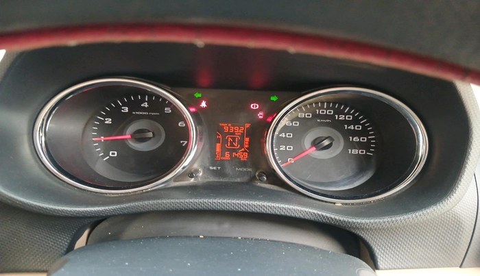 2017 Mahindra TUV300 T10, Diesel, Manual, 61,459 km, interior