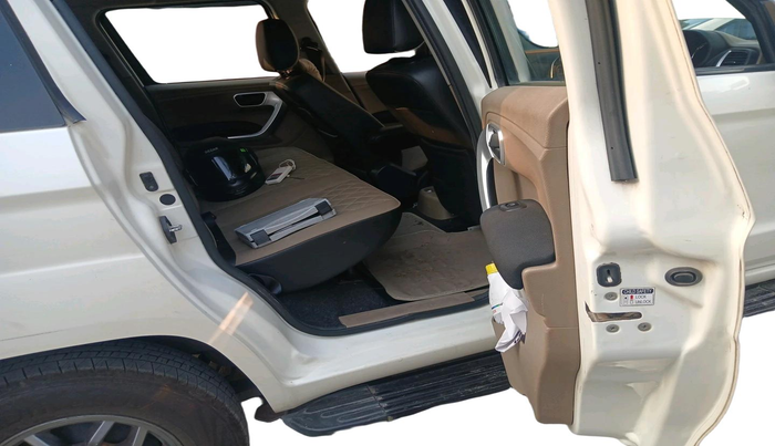 2017 Mahindra TUV300 T10, Diesel, Manual, 61,459 km, interior