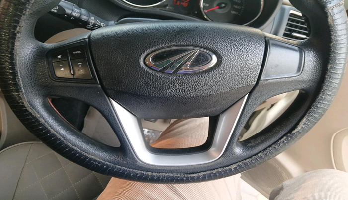 2017 Mahindra TUV300 T10, Diesel, Manual, 61,459 km, interior