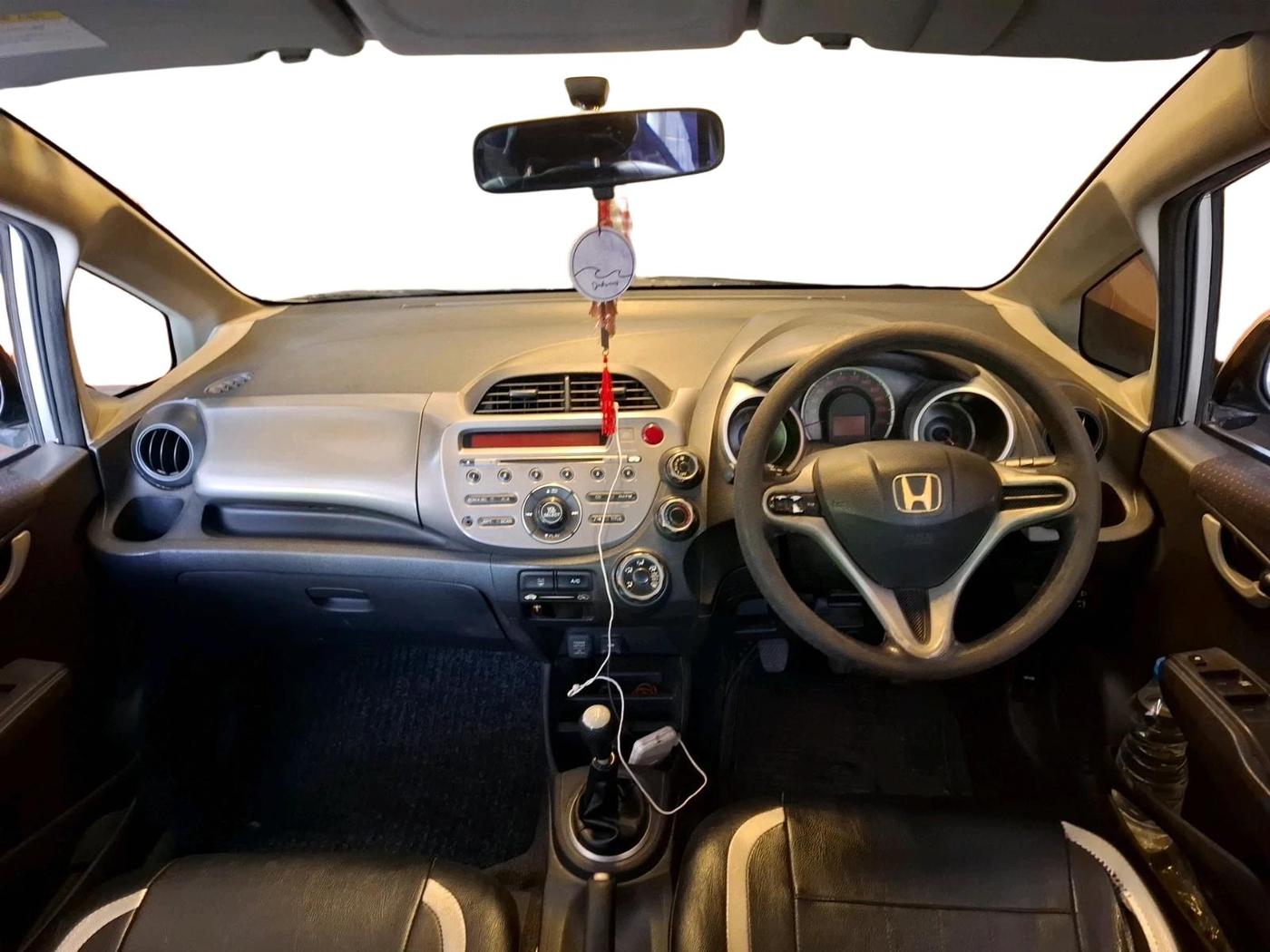 2011 Honda Jazz 1.2L I-VTEC X, Petrol, Manual, 1,05,690 km, interior