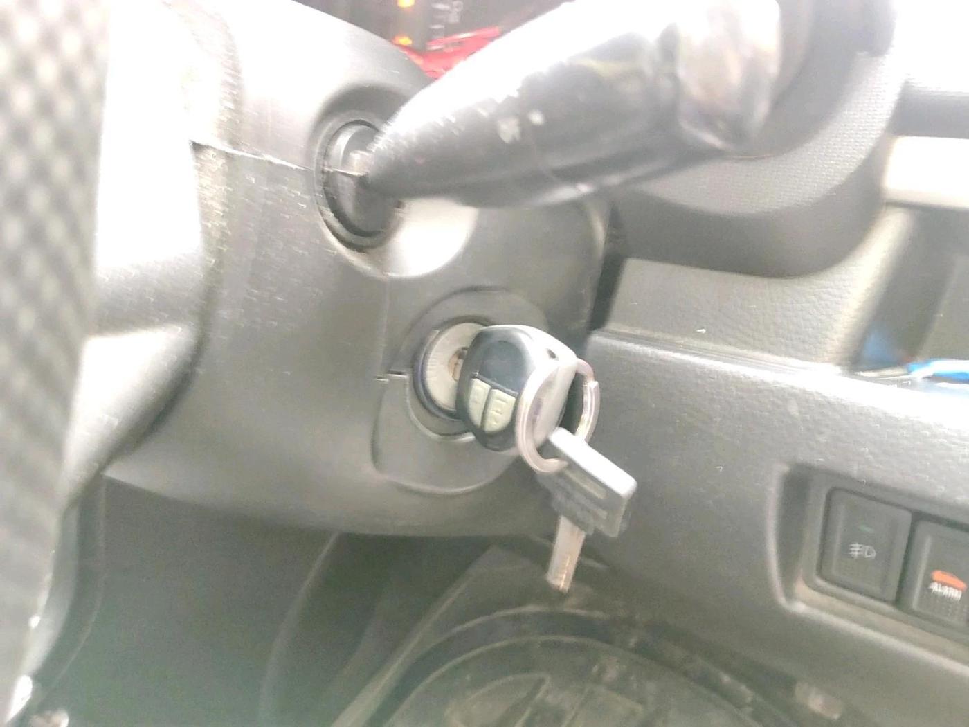 2017 Maruti Swift LXI (O), CNG, Manual, 1,21,956 km, interior
