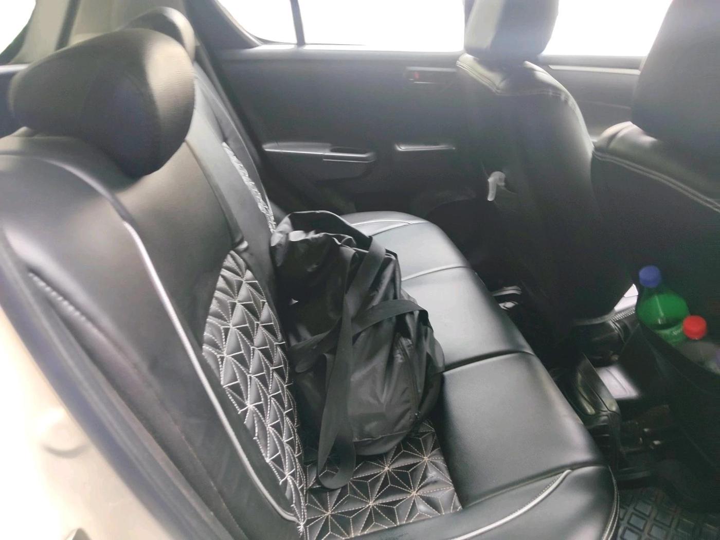 2017 Maruti Swift LXI (O), CNG, Manual, 1,21,956 km, interior
