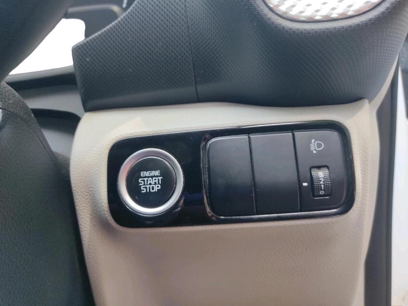 2021 KIA SONET HTX 1.0 IMT, Petrol, Manual, 83,433 km, interior