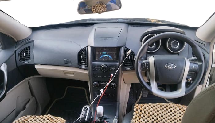 2017 Mahindra XUV500 W6 1.99, Diesel, Manual, 45,774 km, interior