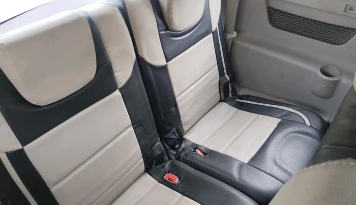 2017 Mahindra XUV500 W6 1.99, Diesel, Manual, 45,774 km, interior