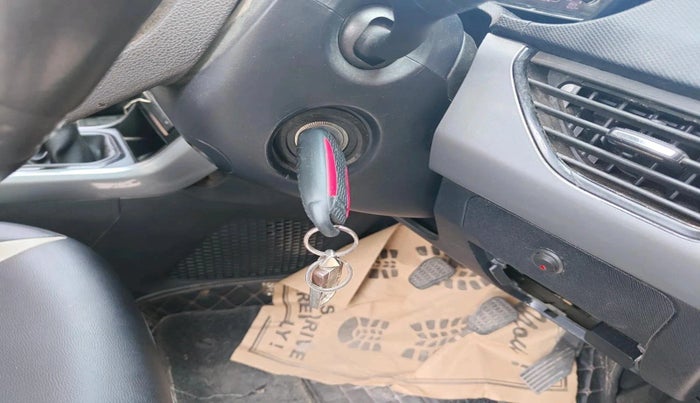 2021 Tata NEXON XM SUNROOF PETROL, Petrol, Manual, 32,302 km, interior