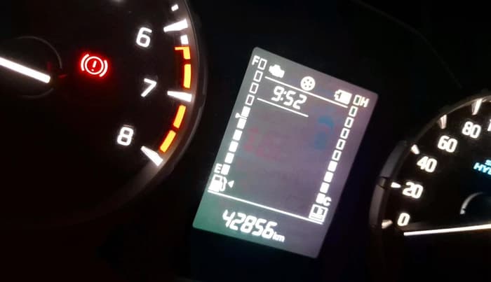 2022 Maruti BREZZA LXI SMART HYBRID, Petrol, Manual, 42,856 km, interior