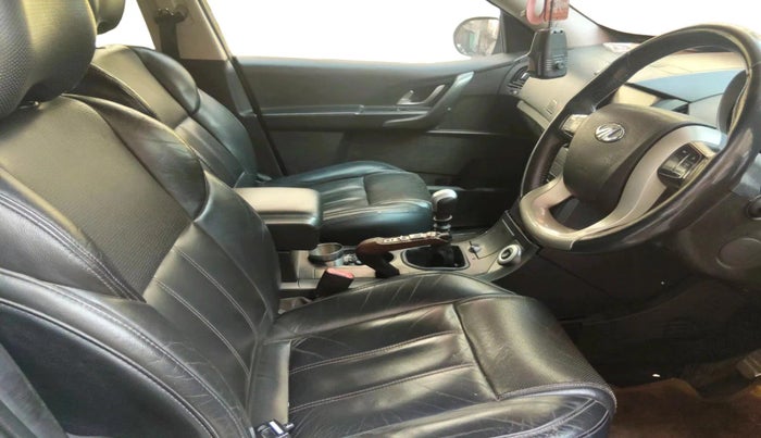 2018 Mahindra XUV500 W10 1.99, Diesel, Manual, 76,978 km, interior