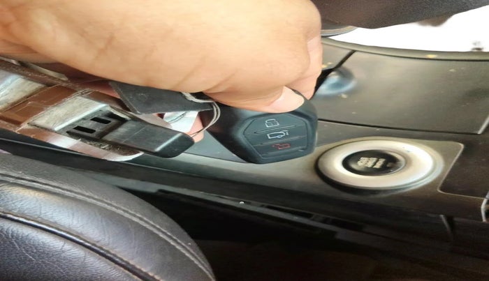 2018 Mahindra XUV500 W10 1.99, Diesel, Manual, 76,978 km, interior