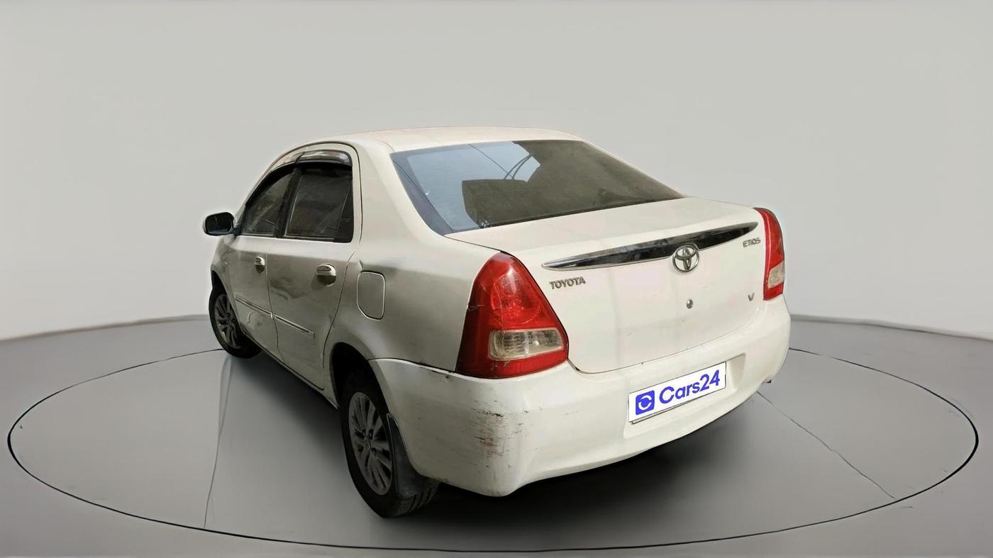 2011 Toyota Etios V, CNG, Manual, 96,030 km, exterior