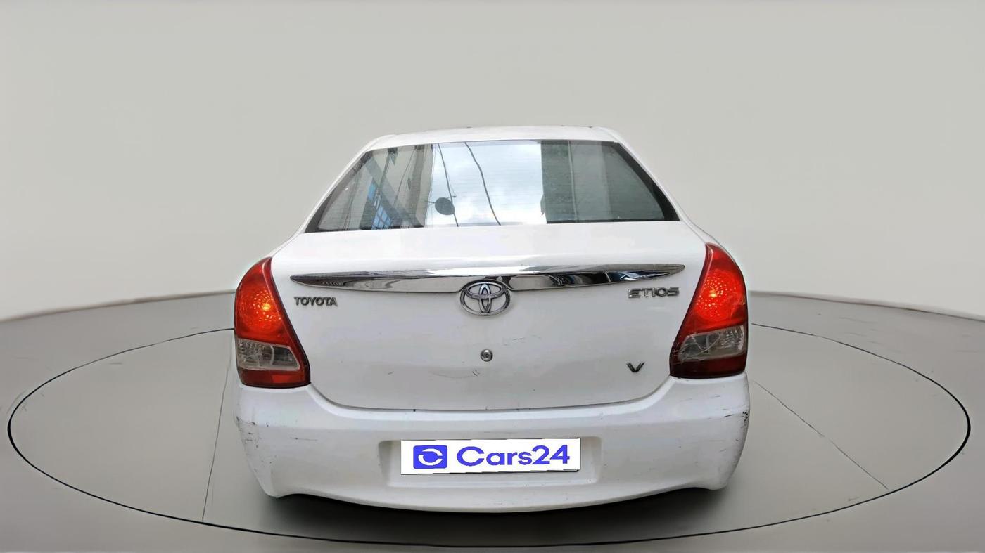 2011 Toyota Etios V, CNG, Manual, 96,030 km, exterior