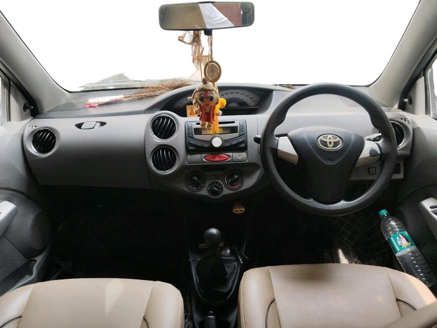 2011 Toyota Etios V, CNG, Manual, 96,030 km, interior