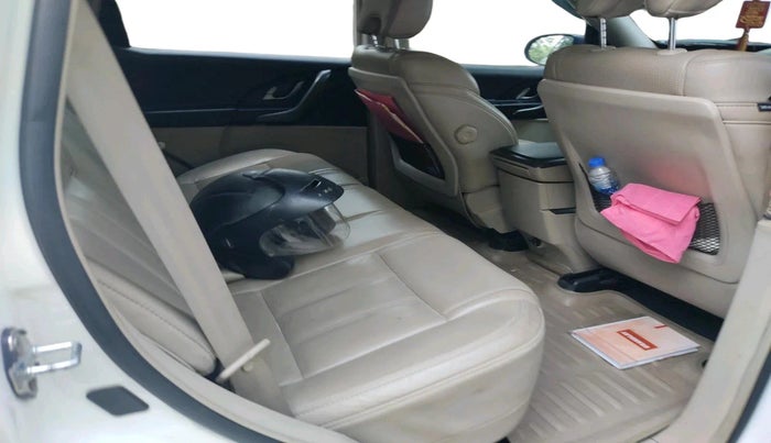 2017 Mahindra XUV500 W10, Diesel, Manual, 1,11,215 km, interior