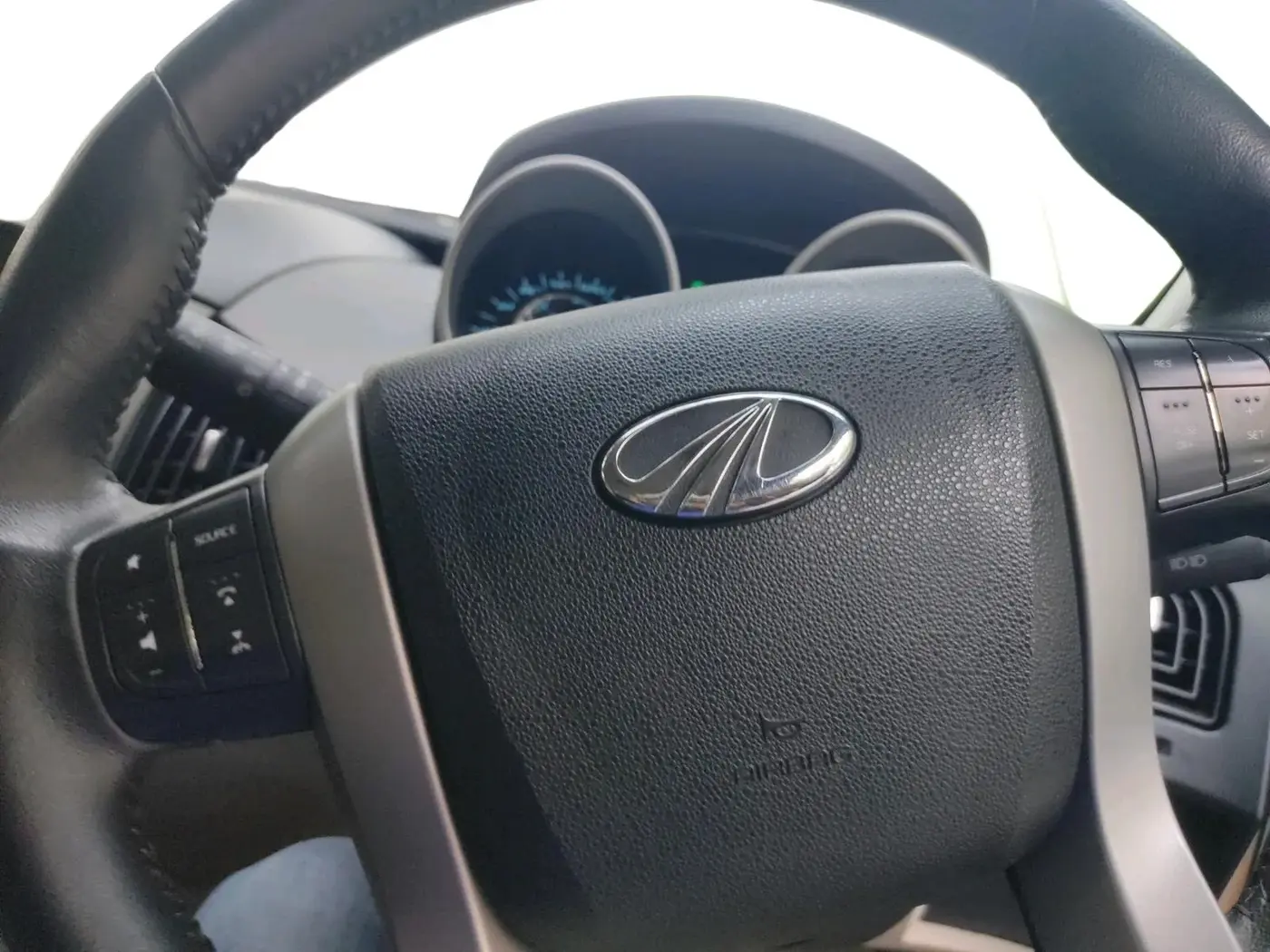 2017 Mahindra XUV500 W10, Diesel, Manual, 1,12,000 km, interior
