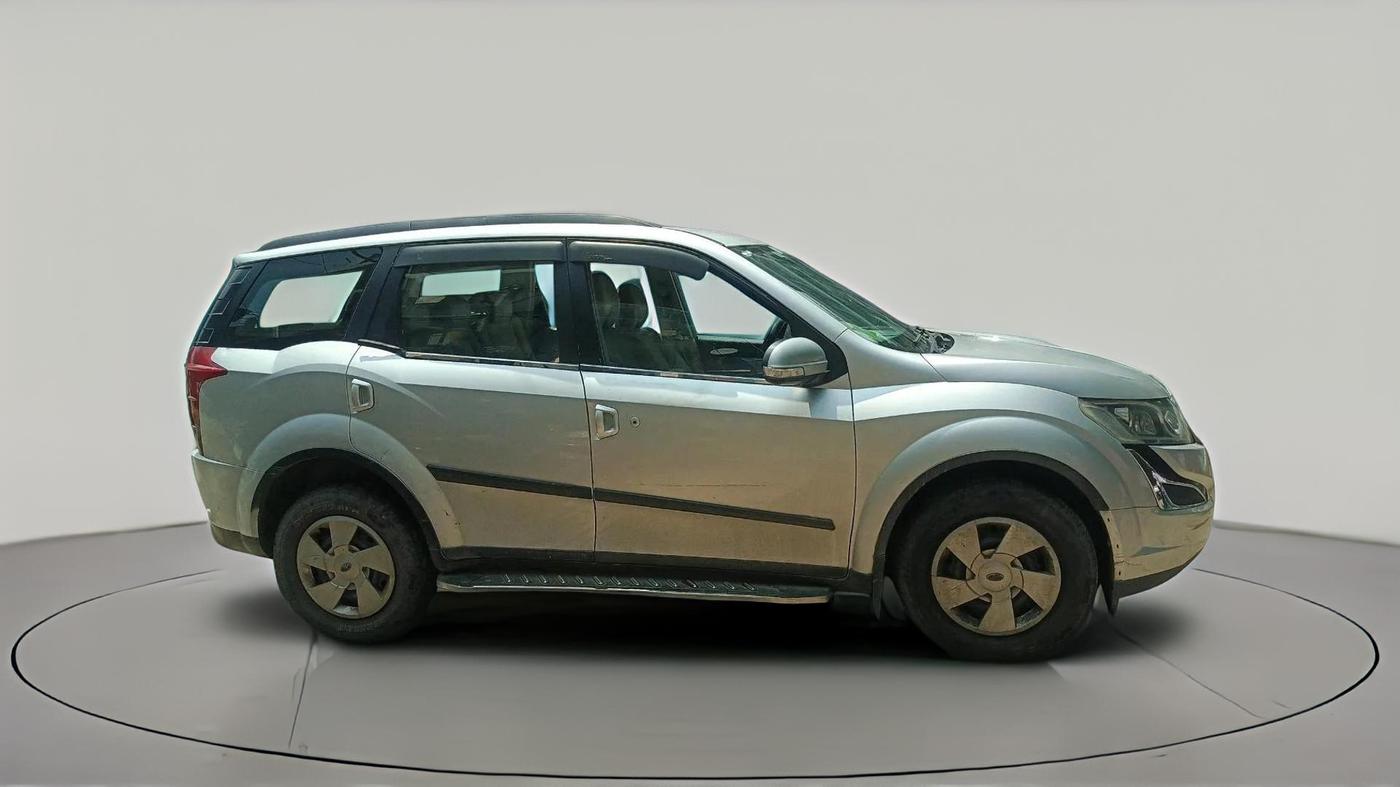 2016 Mahindra XUV500 W6 AT 1.99, Diesel, Automatic, 1,87,045 km, exterior