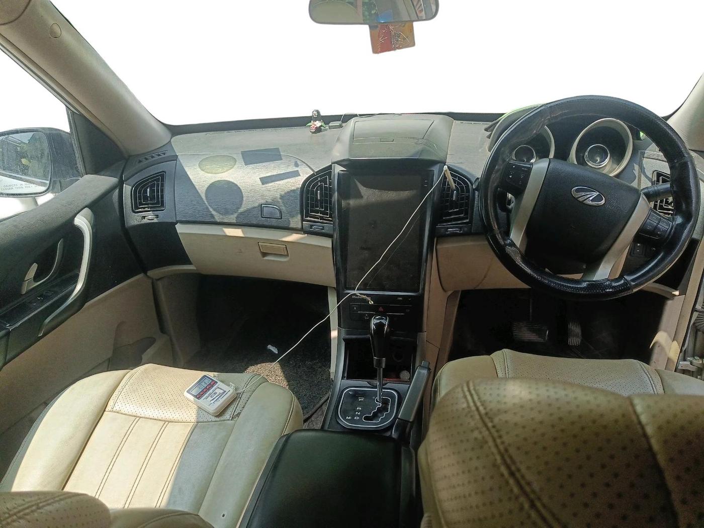 2016 Mahindra XUV500 W6 AT 1.99, Diesel, Automatic, 1,87,045 km, interior