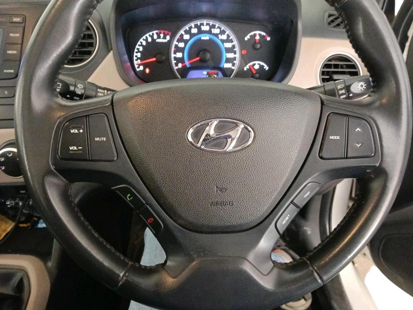 2016 Hyundai Grand i10 ASTA (O) 1.2 KAPPA VTVT, Petrol, Manual, 35,048 km, interior