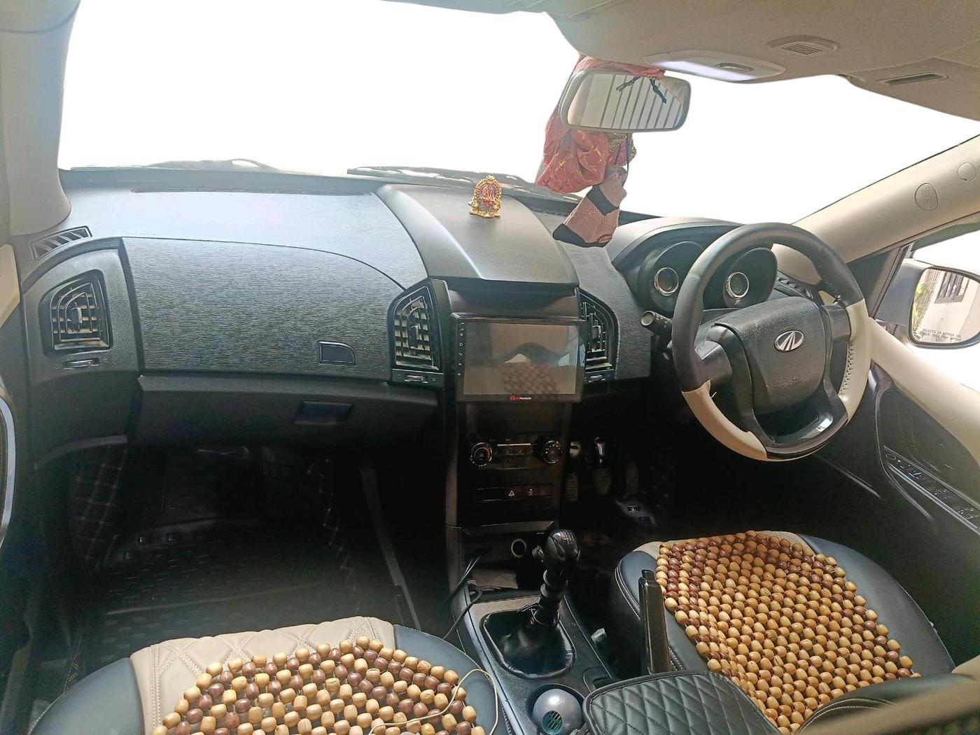 2019 Mahindra XUV500 W5, Diesel, Manual, 1,20,565 km, interior
