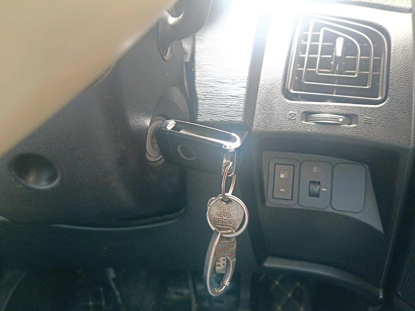 2019 Mahindra XUV500 W5, Diesel, Manual, 1,20,565 km, interior