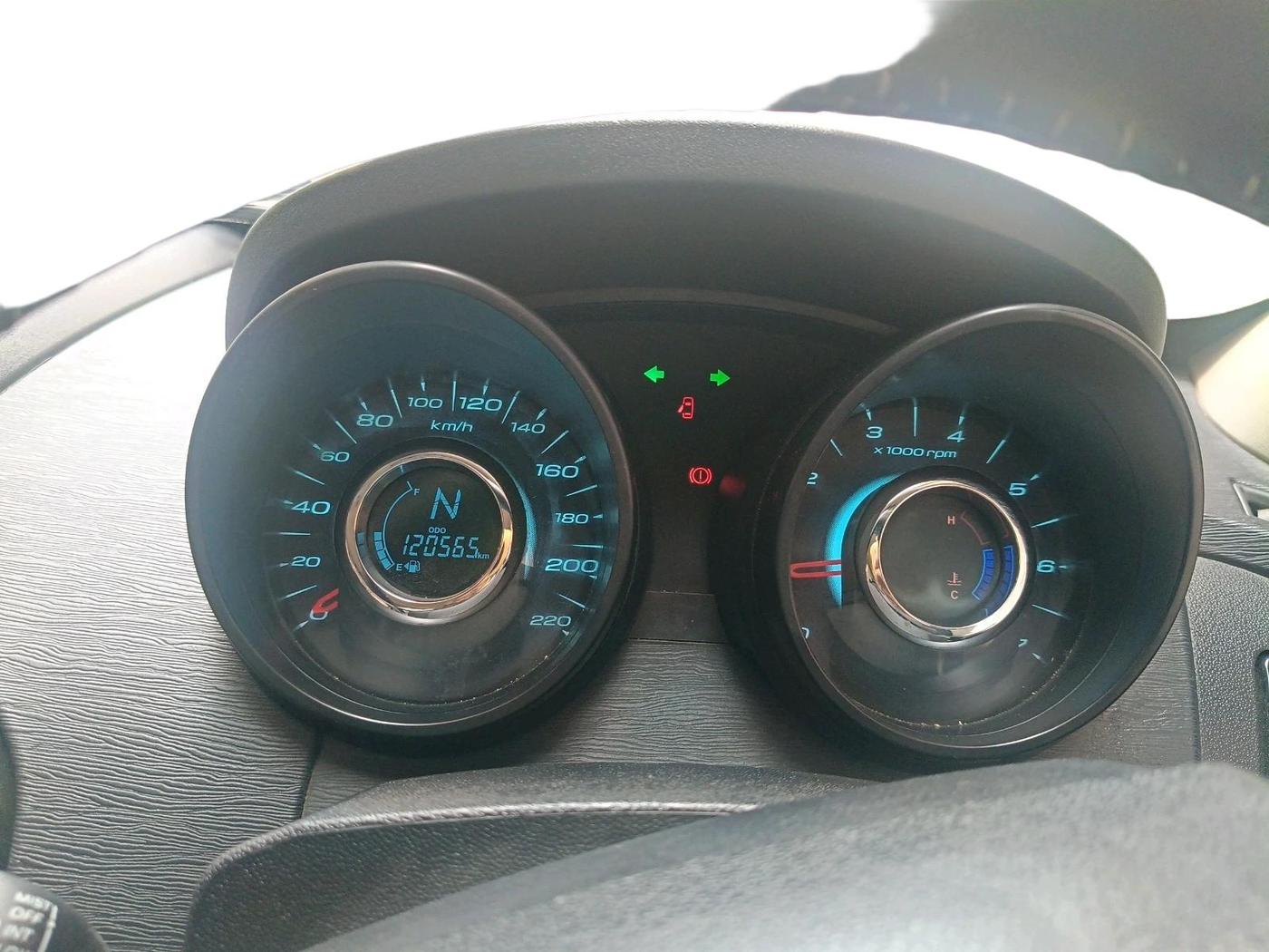2019 Mahindra XUV500 W5, Diesel, Manual, 1,20,565 km, interior