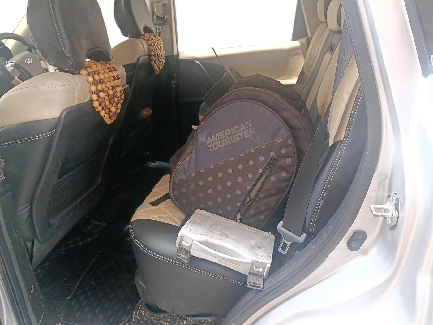2019 Mahindra XUV500 W5, Diesel, Manual, 1,20,565 km, interior
