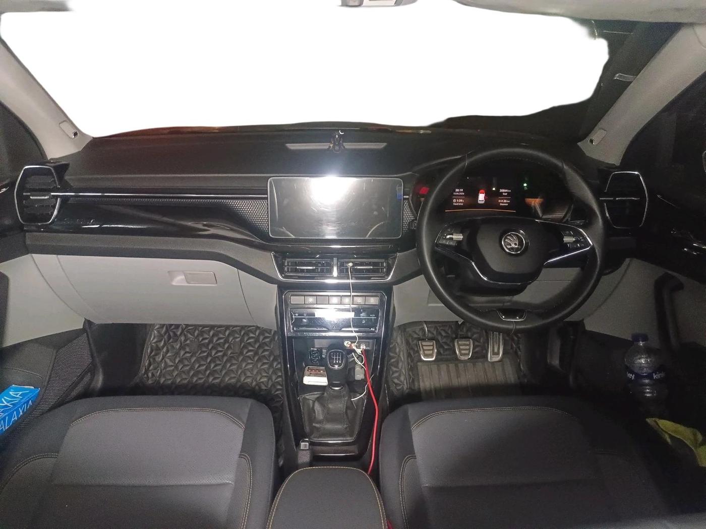 2024 Skoda KUSHAQ STYLE 1.0L TSI MT, Petrol, Manual, 20,864 km, interior