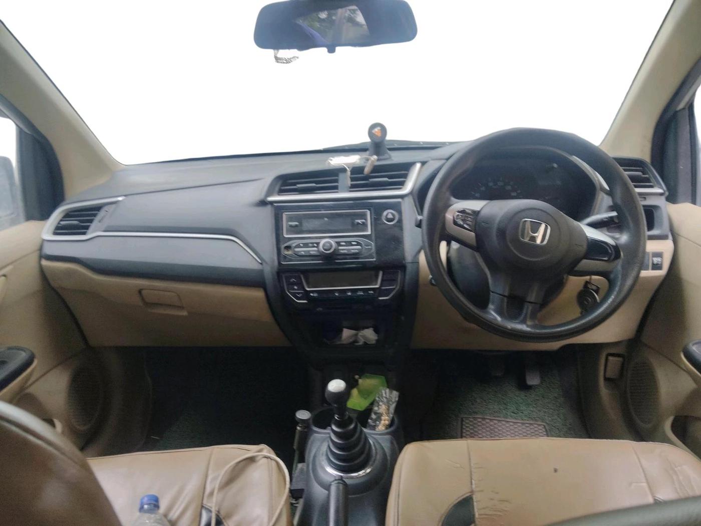 2016 Honda Amaze 1.2L I-VTEC S, CNG, Manual, 1,01,270 km, interior