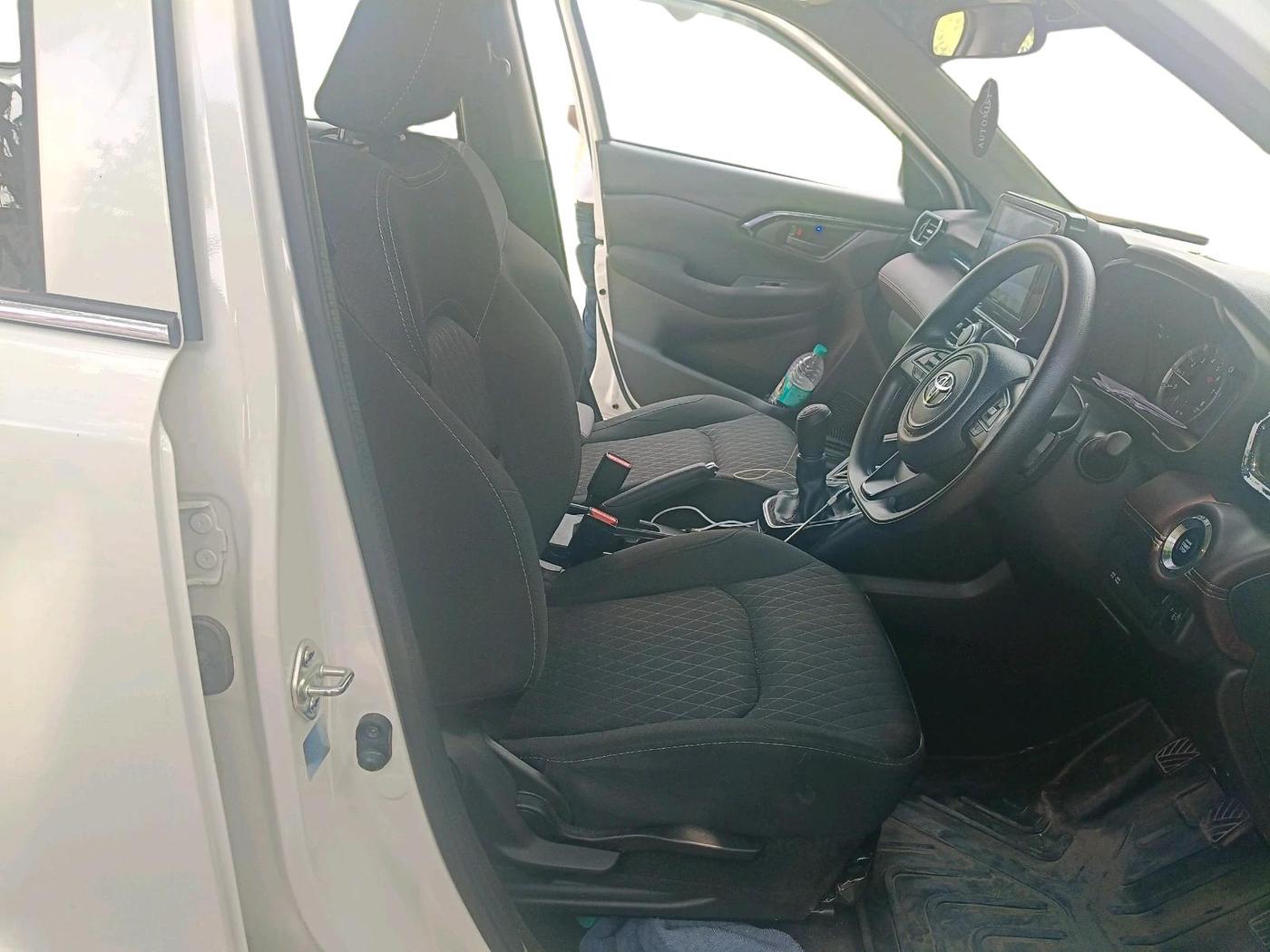 2026 Toyota URBAN CRUISER HYRYDER E NEO DRIVE, Petrol, Manual, 9,802 km, interior