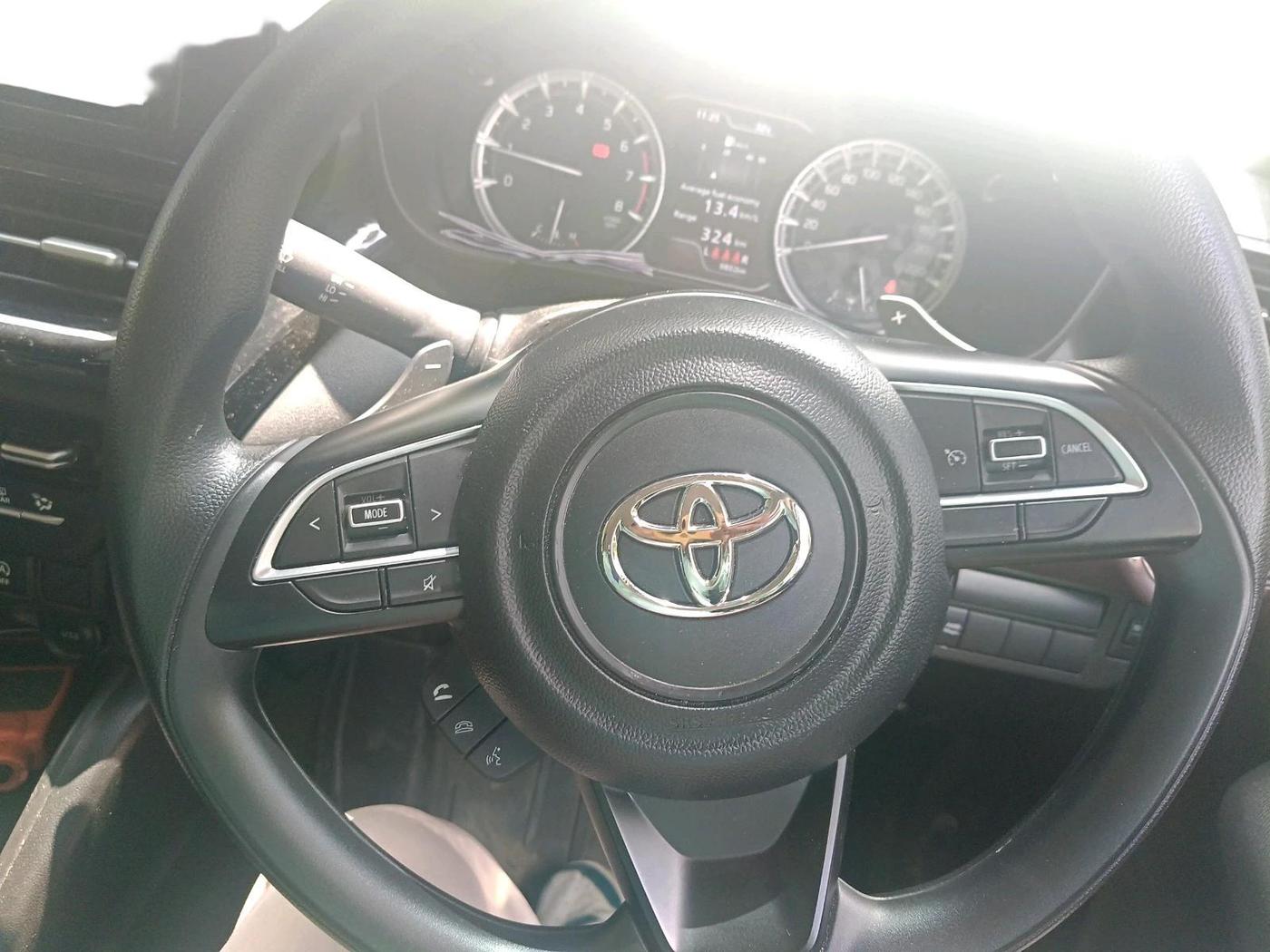 2026 Toyota URBAN CRUISER HYRYDER E NEO DRIVE, Petrol, Manual, 9,802 km, interior