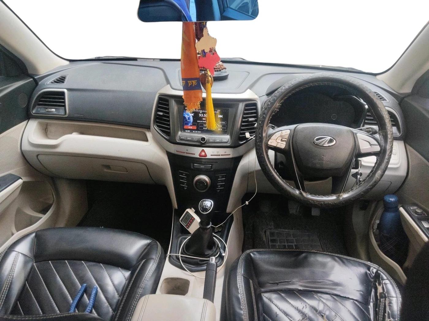 2019 Mahindra XUV300 W6 1.5 DIESEL, Diesel, Manual, 1,34,073 km, interior